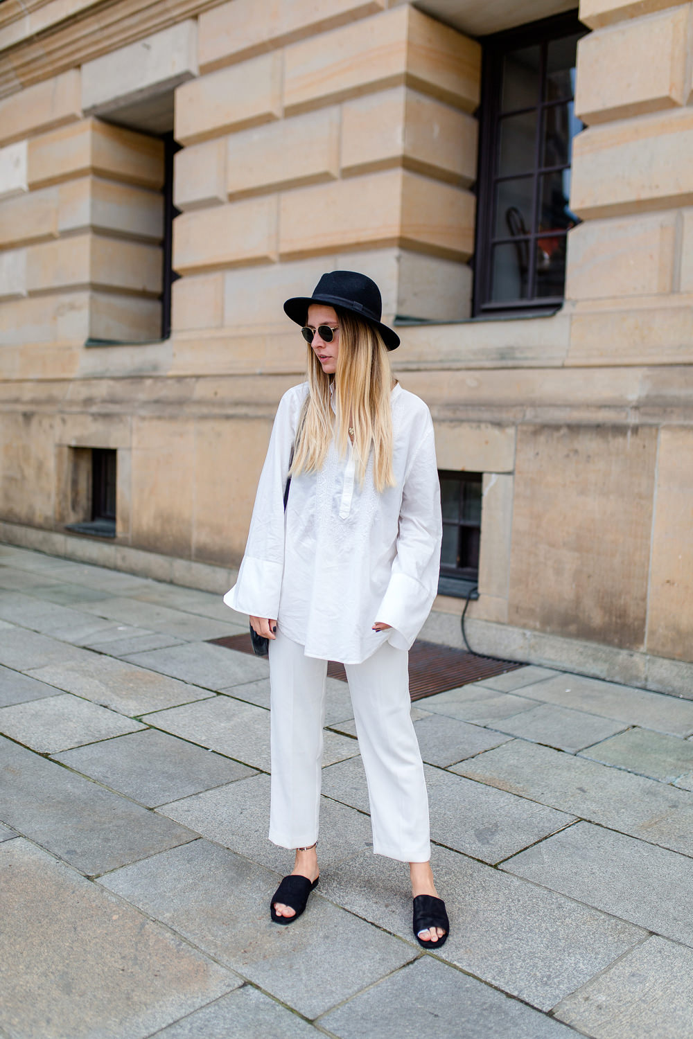 extraschoen_blog_outfit_all_white_ootd_mini